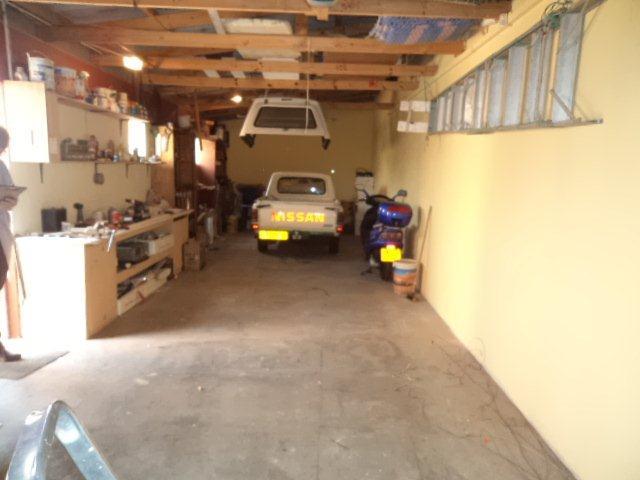 Garage can fit 3 cars