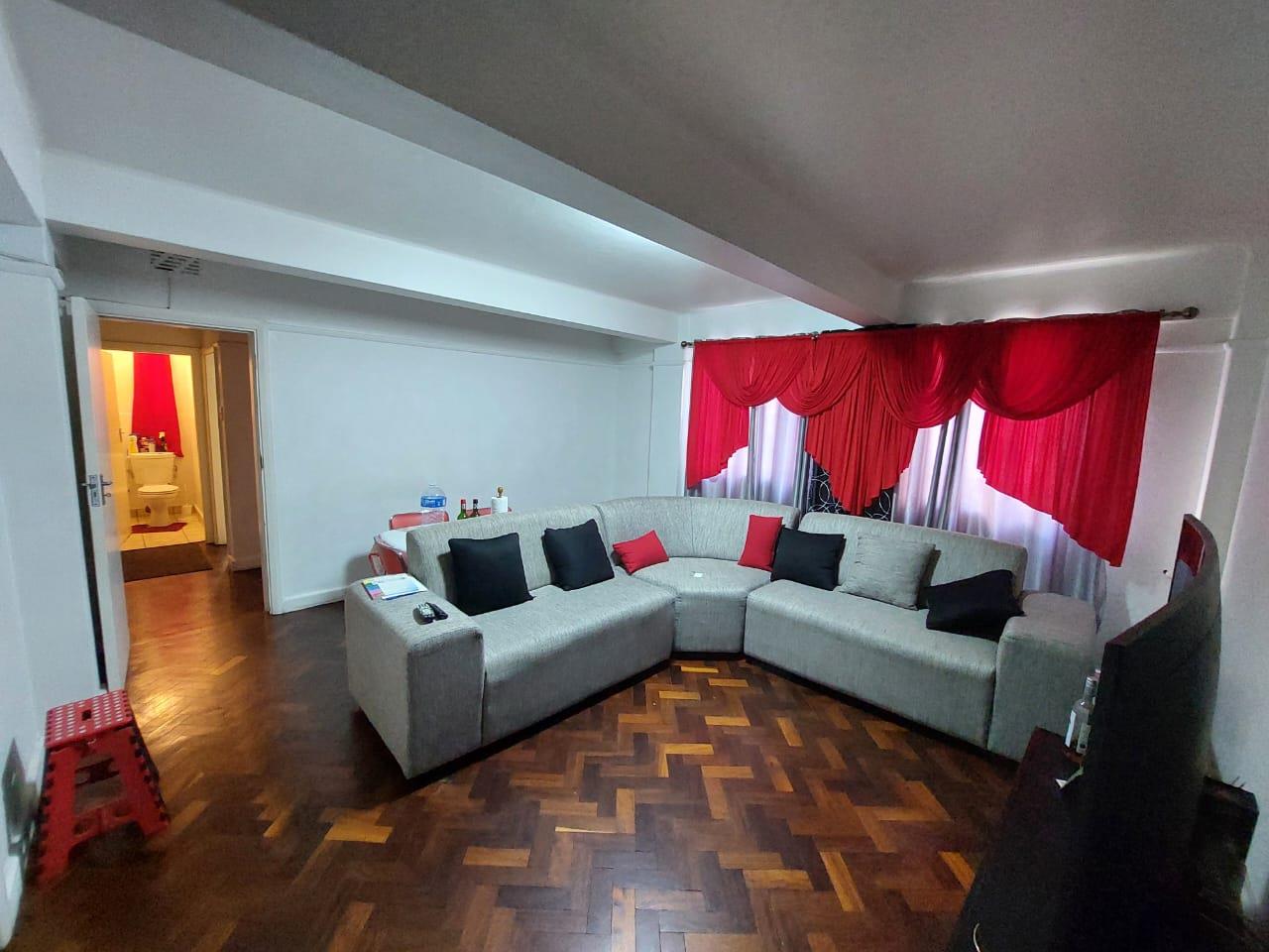 Unfurnished 3 bedroom apartment to let in Long Street 