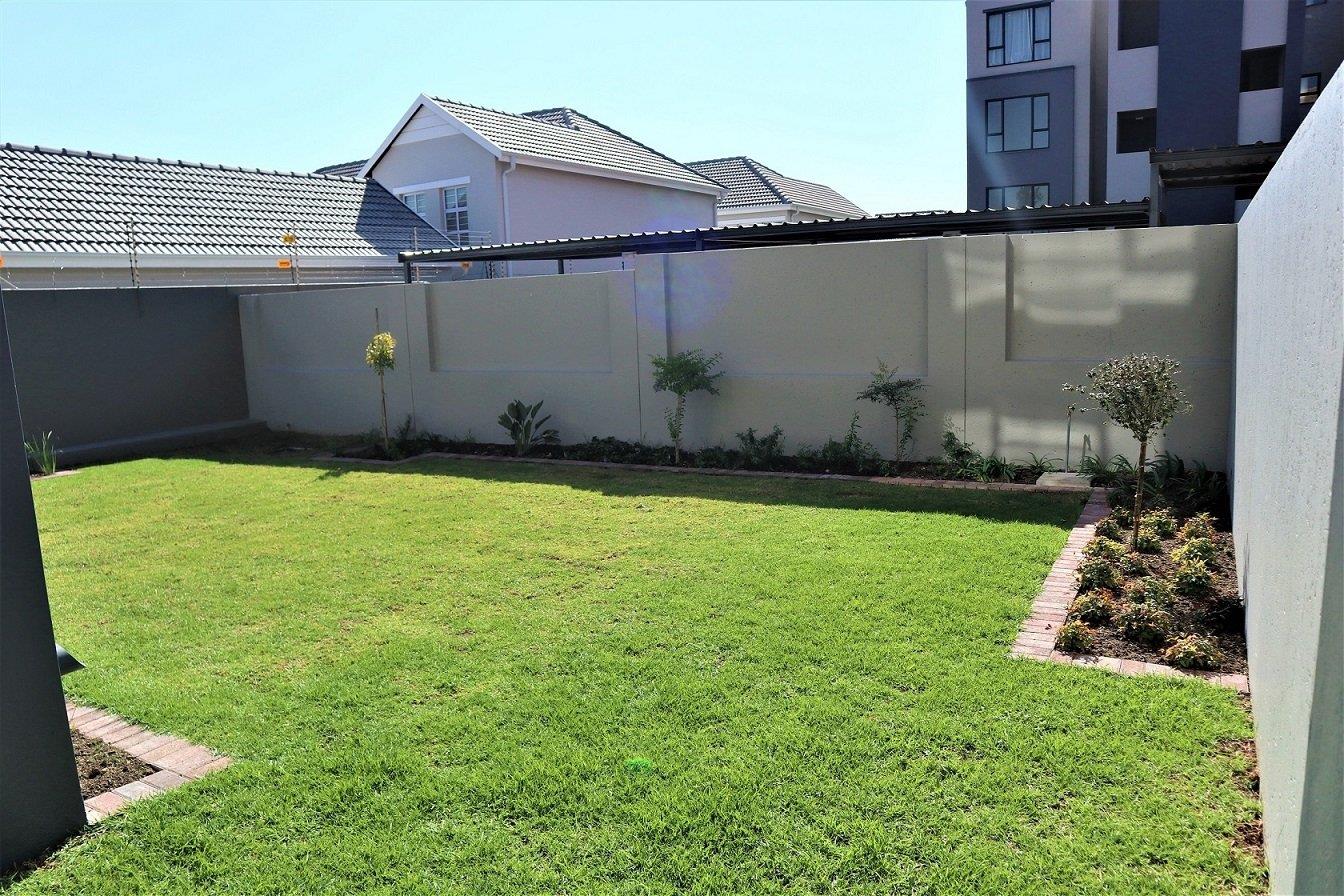 Luxurious modern apartment living within close proximity to the Fourways Life Hospital.