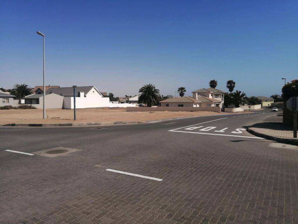 For Sale House in Mile 4 with 3 bedrooms, BBQ area, and double garages