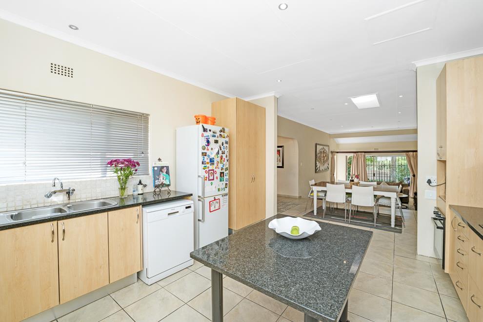 3 Bedroom Townhouse in River Club For Sale R2,350,000 2222940