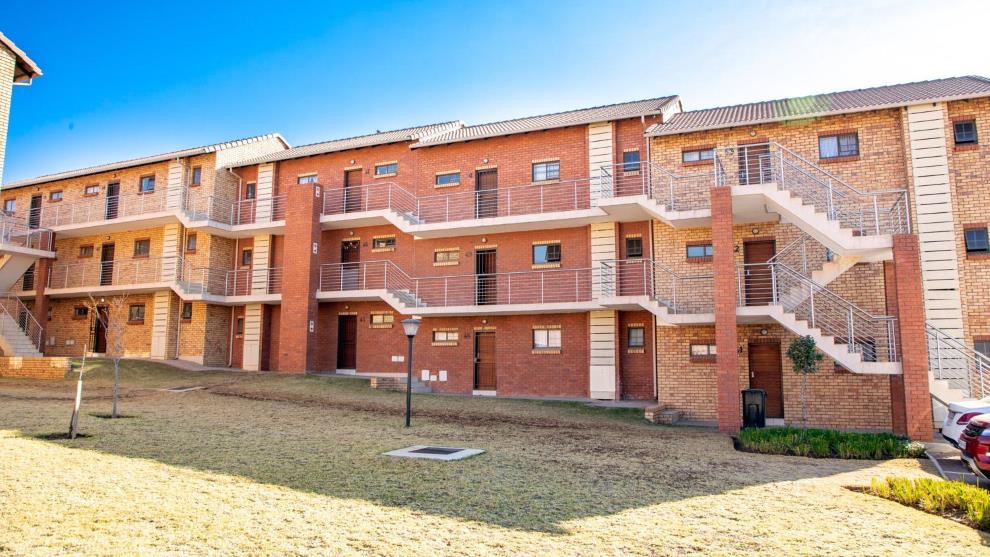 2 Bedroom Apartment in Noordwyk, Midrand For Sale for R 775,000 1873351