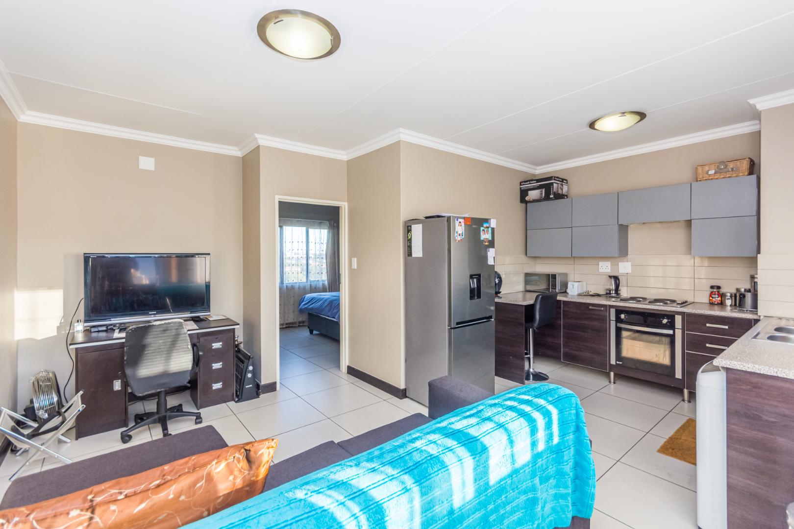 1 Bedroom Apartment in Halfway Gardens For Sale R595,000 2024637