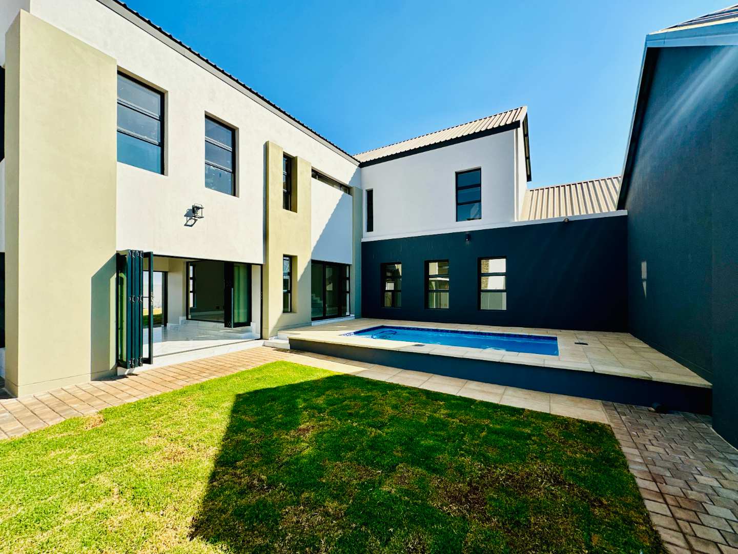A 4 Bed Modern Family Home in Midstream Heights