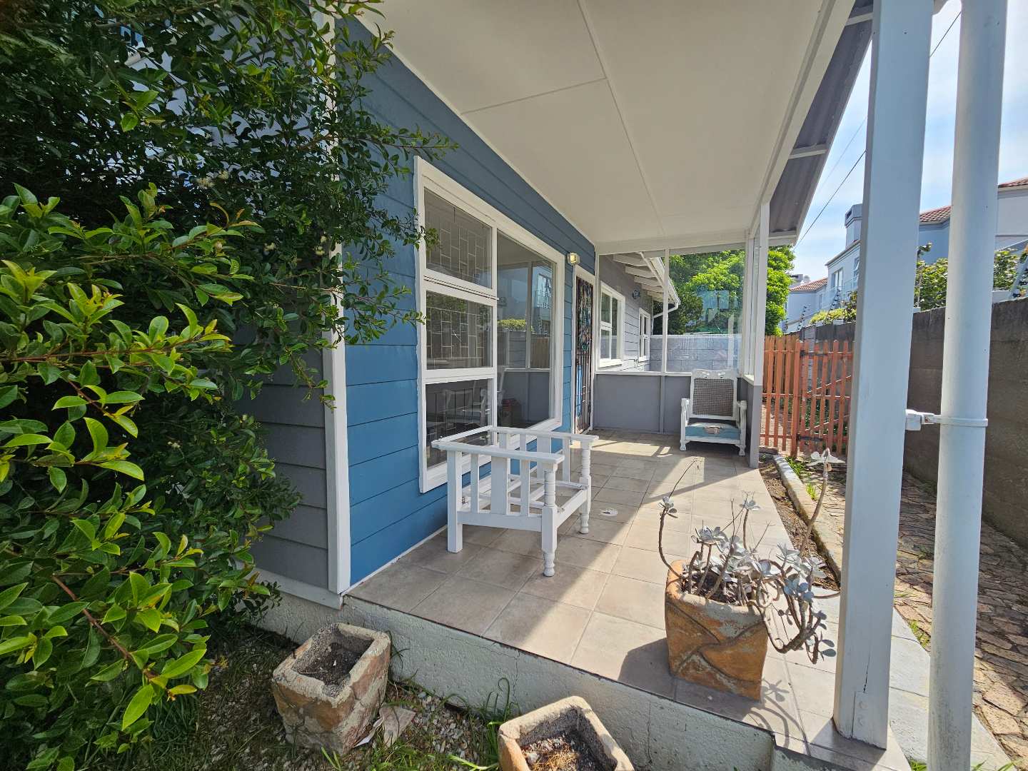 To Rent House in Onrus River with 3 Bedrooms, Flatlet, and Garden