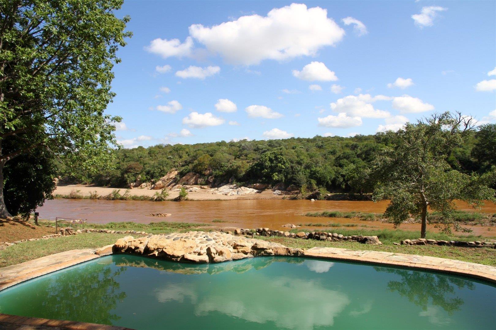 8 Bedroom House in Ndlovumzi Nature Reserve For Sale R5,200,000 2151582