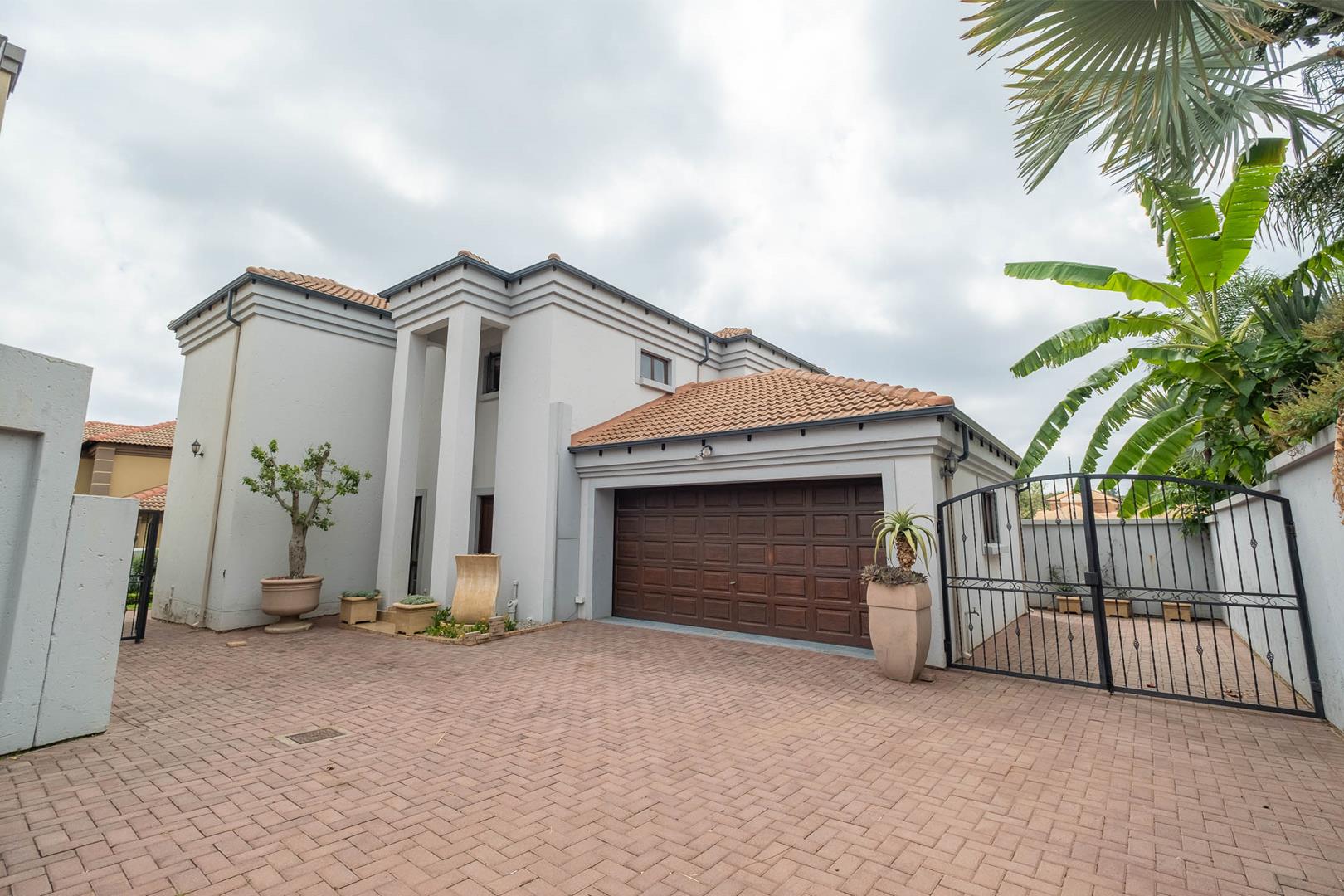 Spacious Family Home with Great Features in Moreleta Park, For Sale