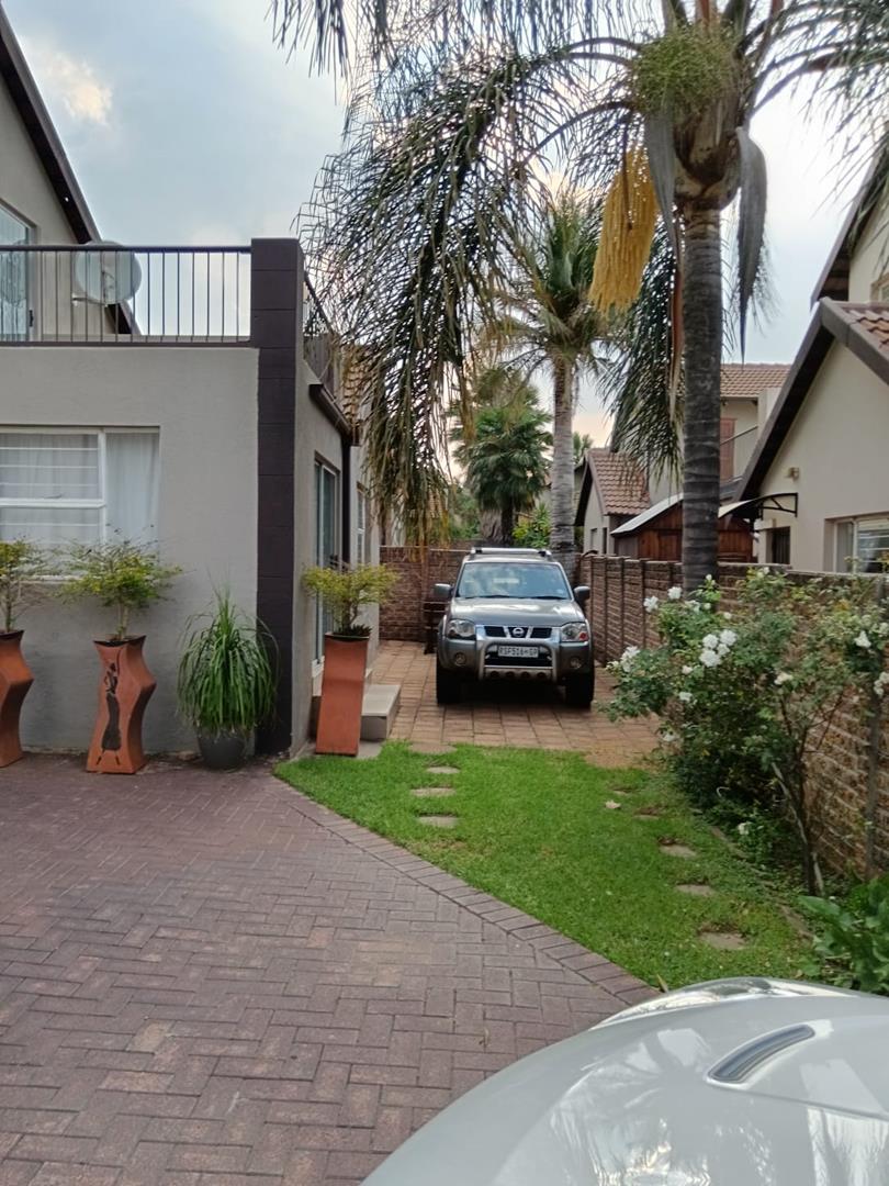 Secure PetFriendly 3 Bed House with Loft in Edenglen Available 1st