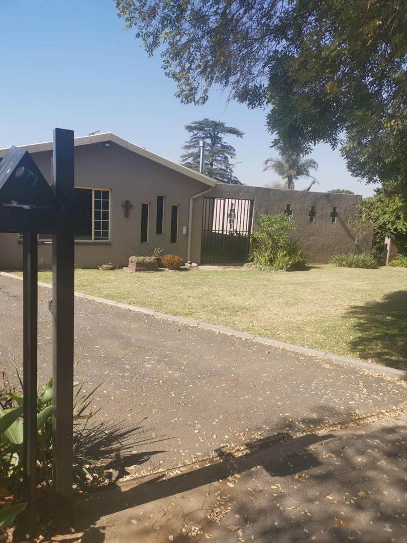 Charming 3Bed, 3Bath Family Home For Sale in Van Dyk Park with