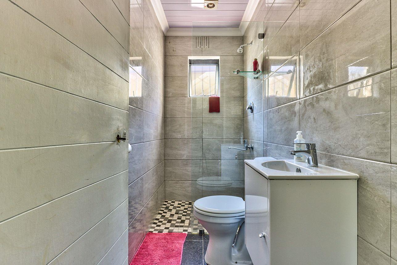 Woodstock House For Sale in Woodstock, Cape Town was listed for R2