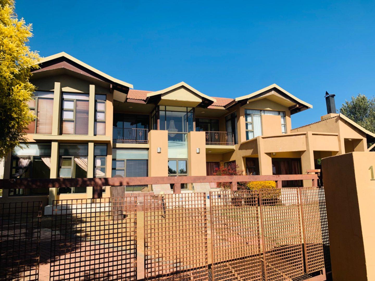 Woodland Hills House For Sale in Woodland Hills, Bloemfontein for