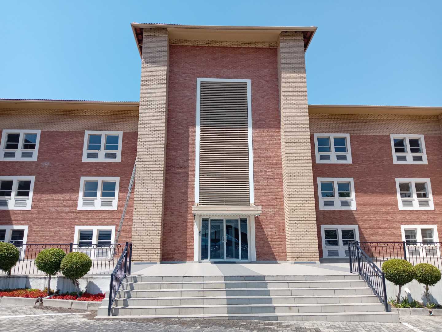 Office To Rent in Sunninghill 562m2, flexible layout, backup power