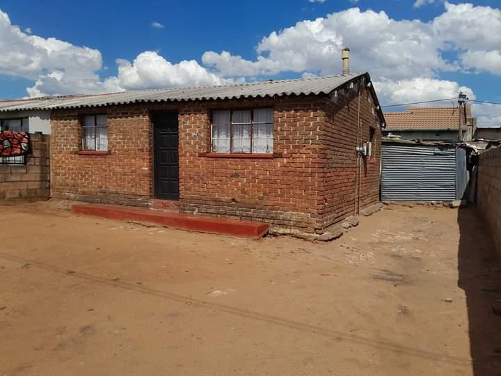 Charming 2Bedroom House in Meadowlands Zone 4 with Future Expansion