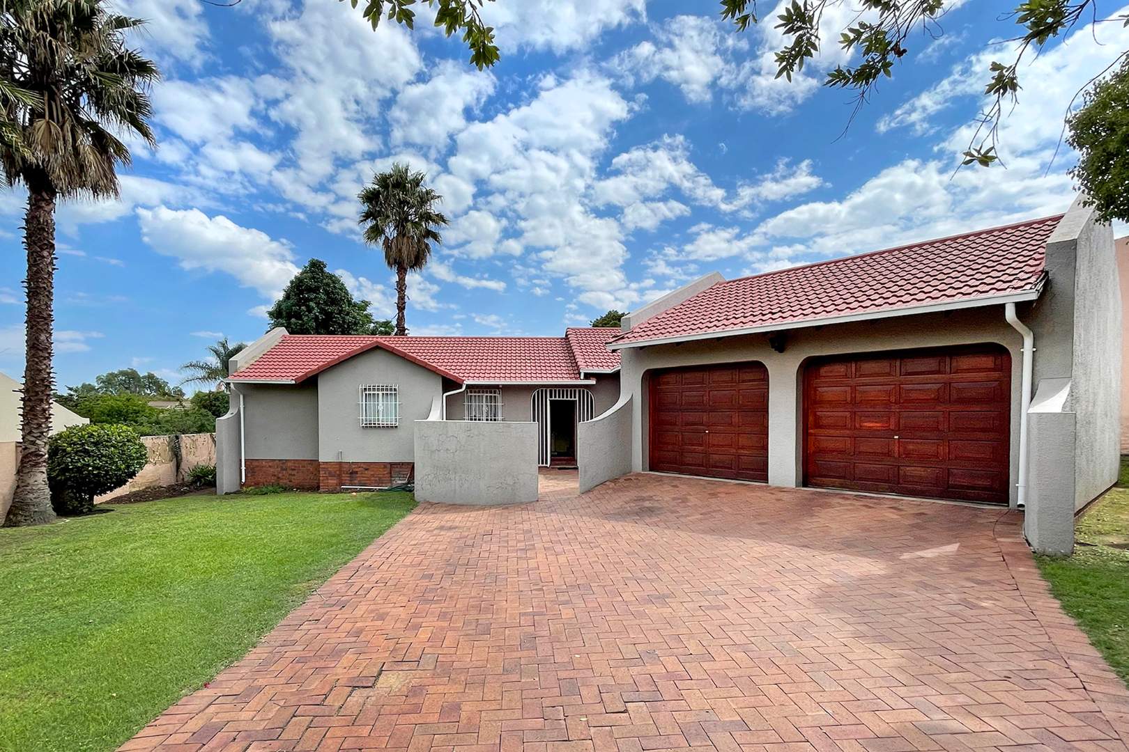 Spacious Family Home for Sale in Fourways, Fairfield Estate 2172129