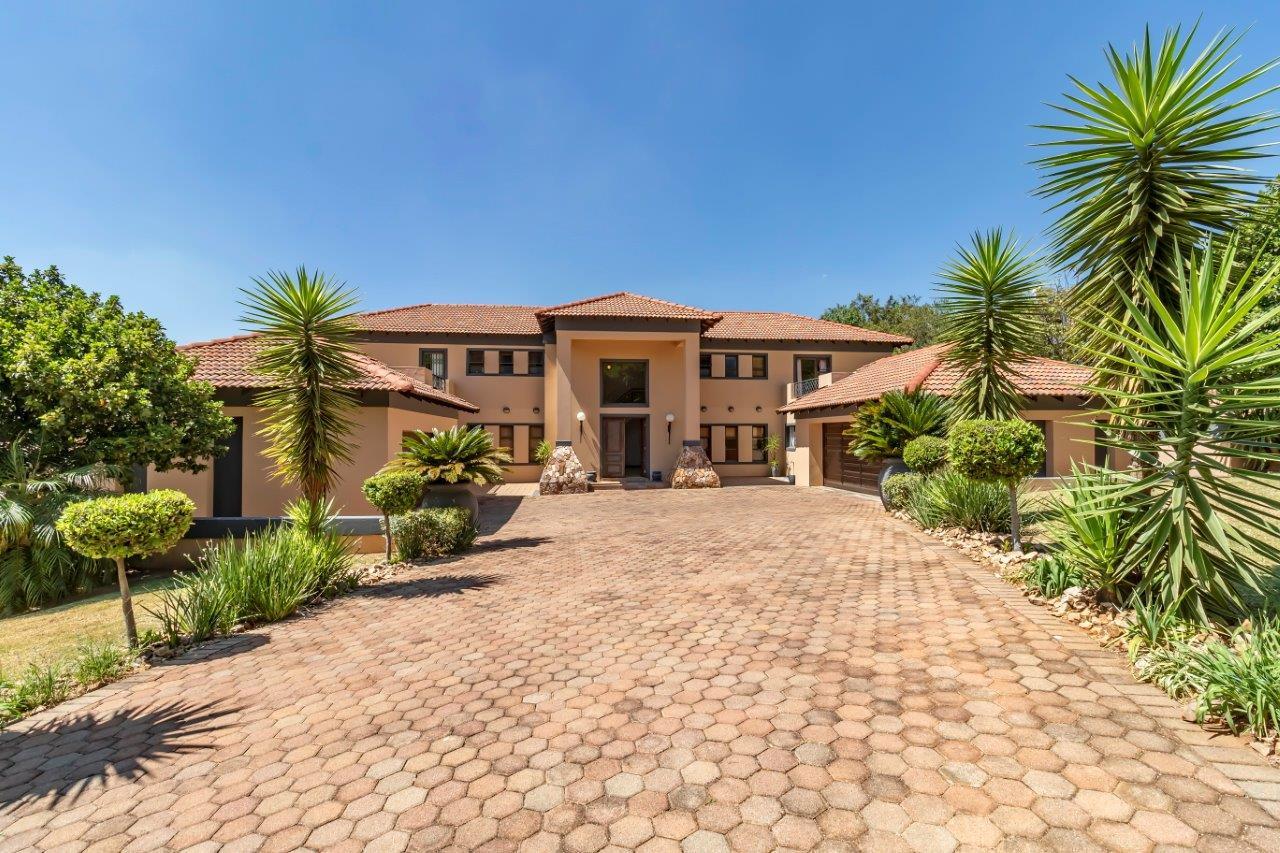 4 Bedroom House For Sale in Featherbrooke Estate, 833 Stonechat St