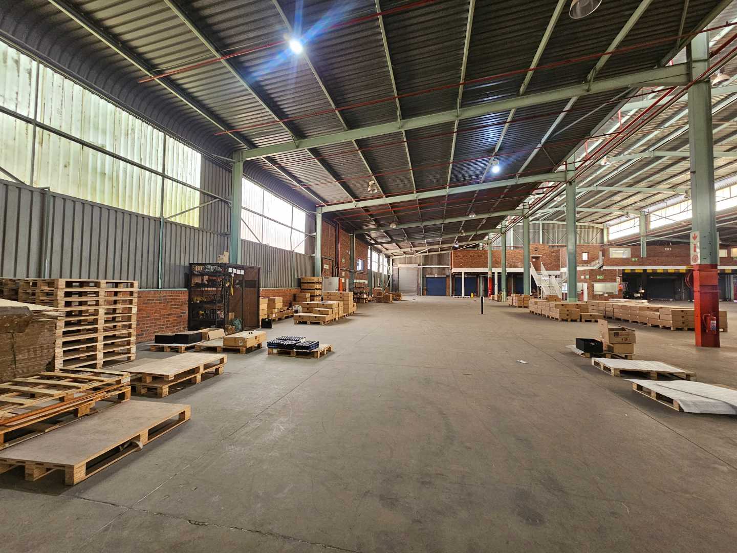 To Rent 7,567sqm Industrial Warehouse in Denver with office, power