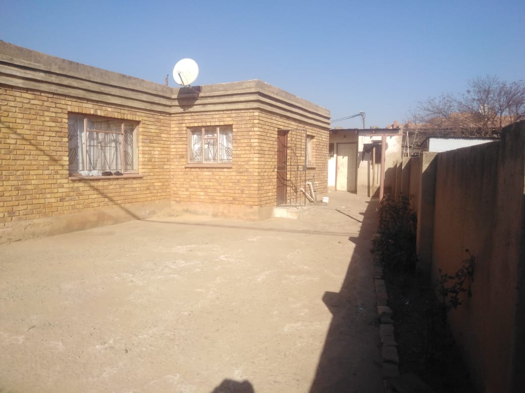 Mamelodi House For Sale 3 Bedrooms, 2 Outside Rooms, Near Mams Mall