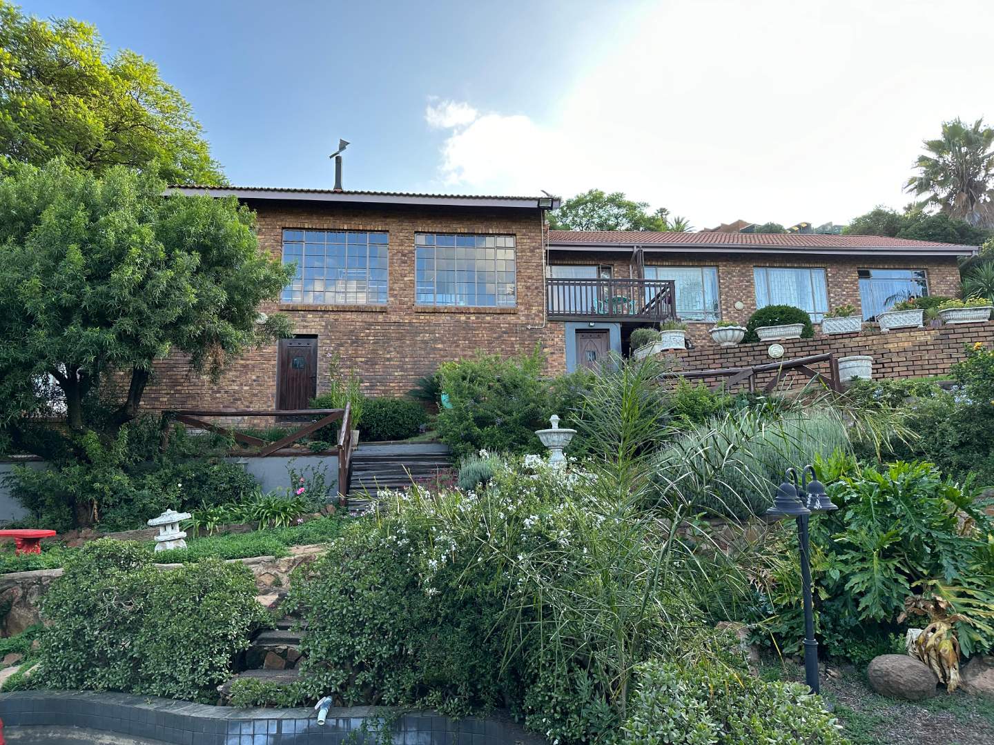 Stunning House For Sale in Glenvista with Golf Course Views 2209606