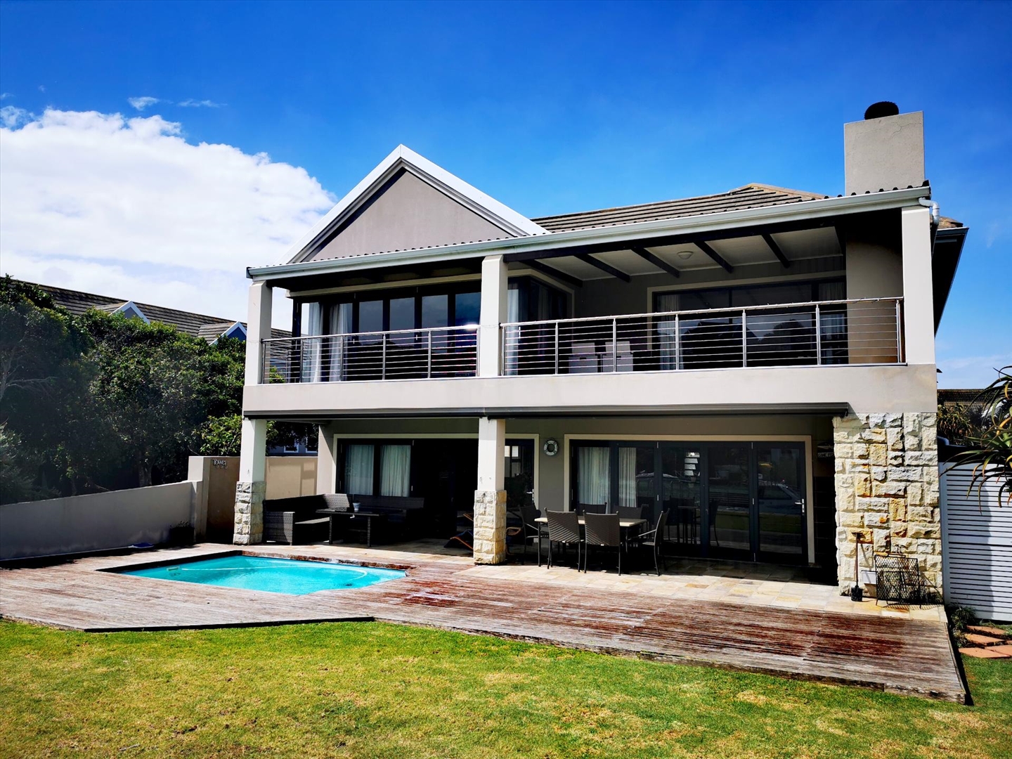 Luxurious 5 Bedroom House For Sale, Royal Alfred Marina Paradise