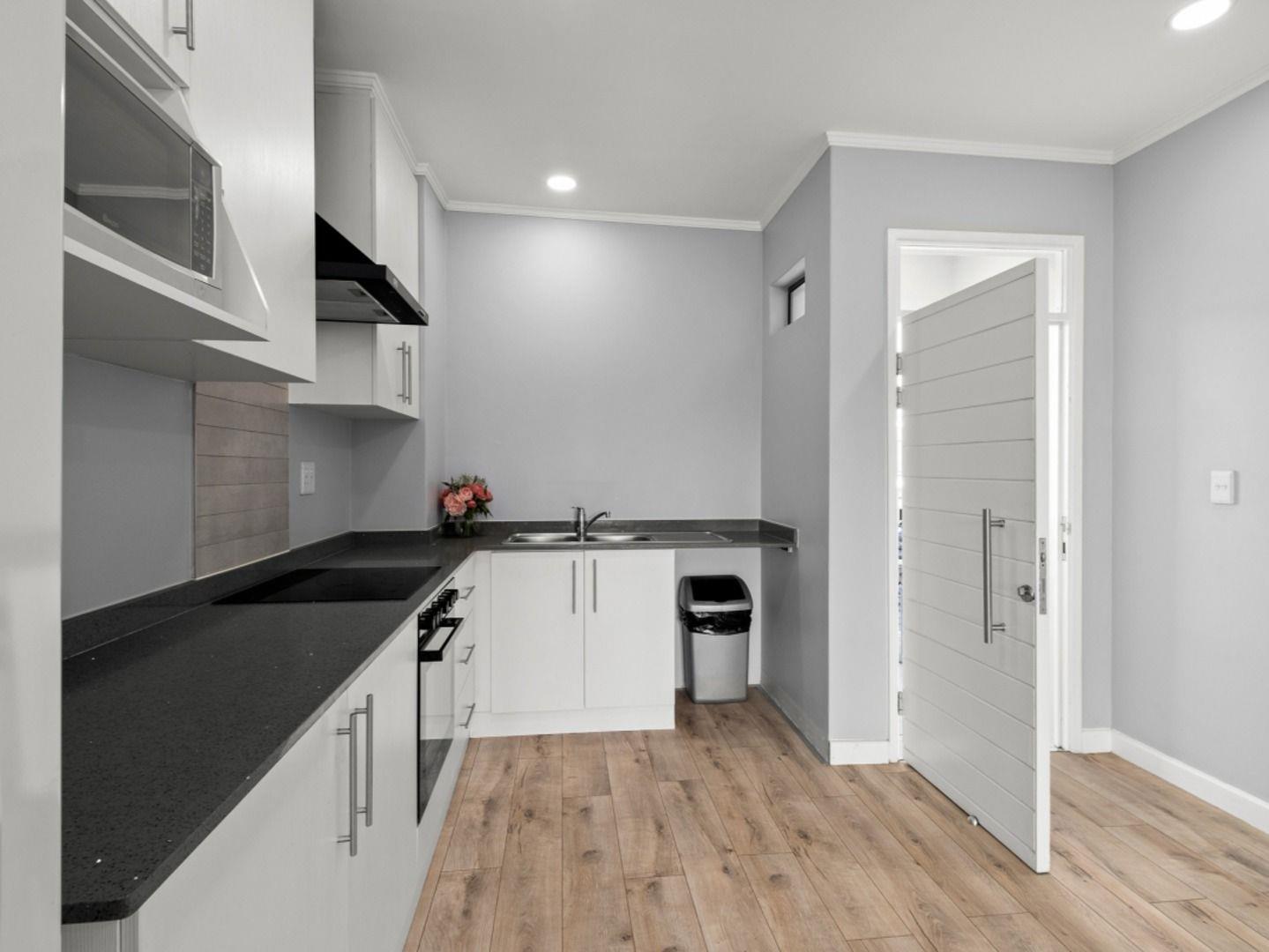 2 Bedroom Apartment in Cotswold Fenns For Sale R1,400,000 2180507