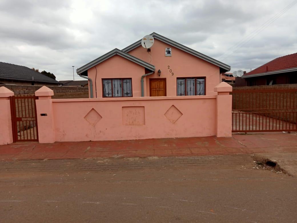 2 Bedroom House in Tokoza For Sale R795,000 2169806