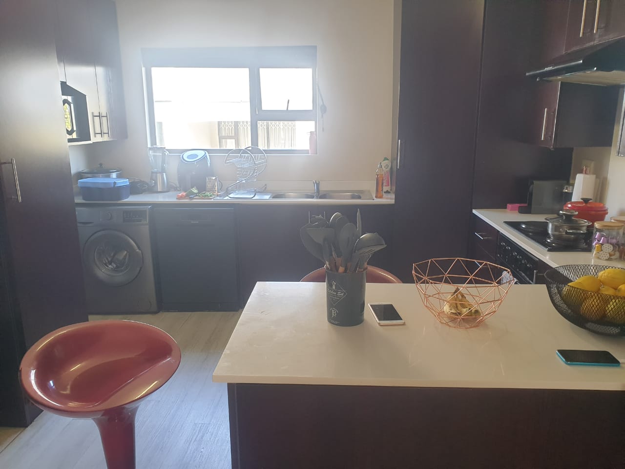 Sunninghill Apartment To Rent 2 bed, 2 bath, pool, security, near