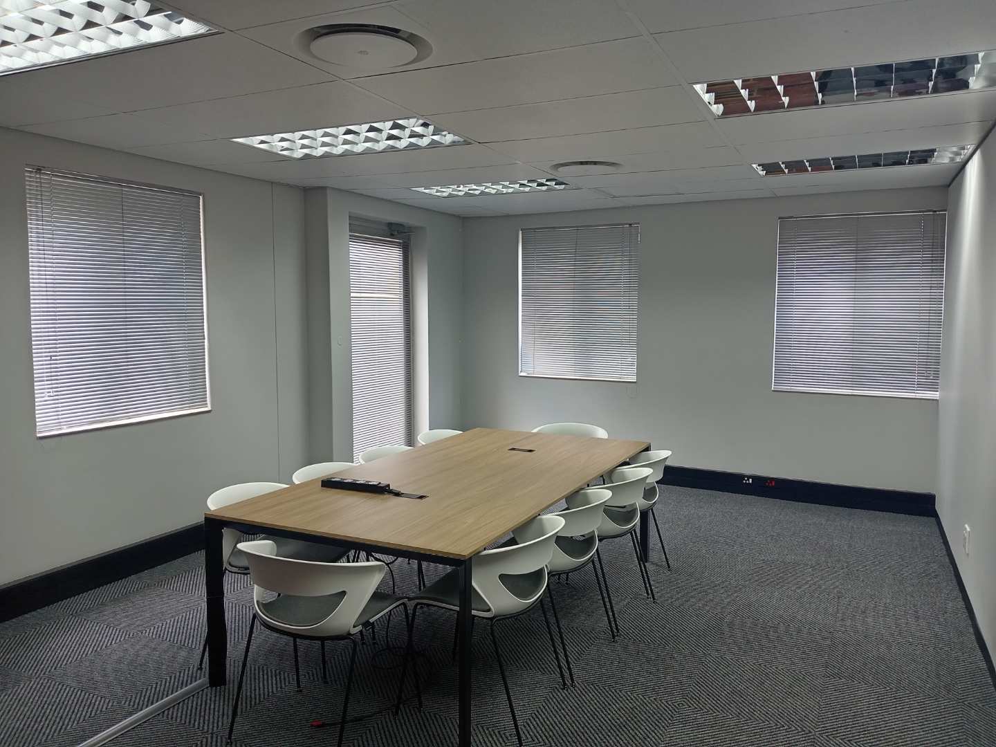 152m² Office in Greenstone Hill Central To Rent R35,000/month 2330688