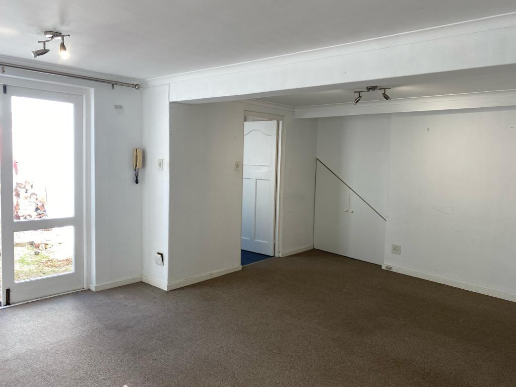 Cottage To Rent in Green Point with private entrance, garden access