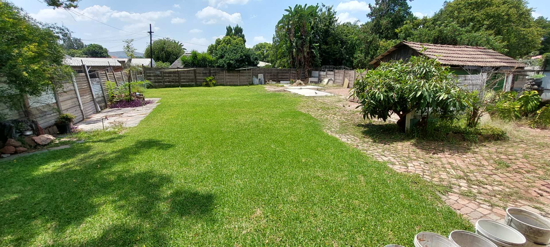 3 Bedroom House in Claremont, Pretoria For Sale for R 1,390,000 2218448