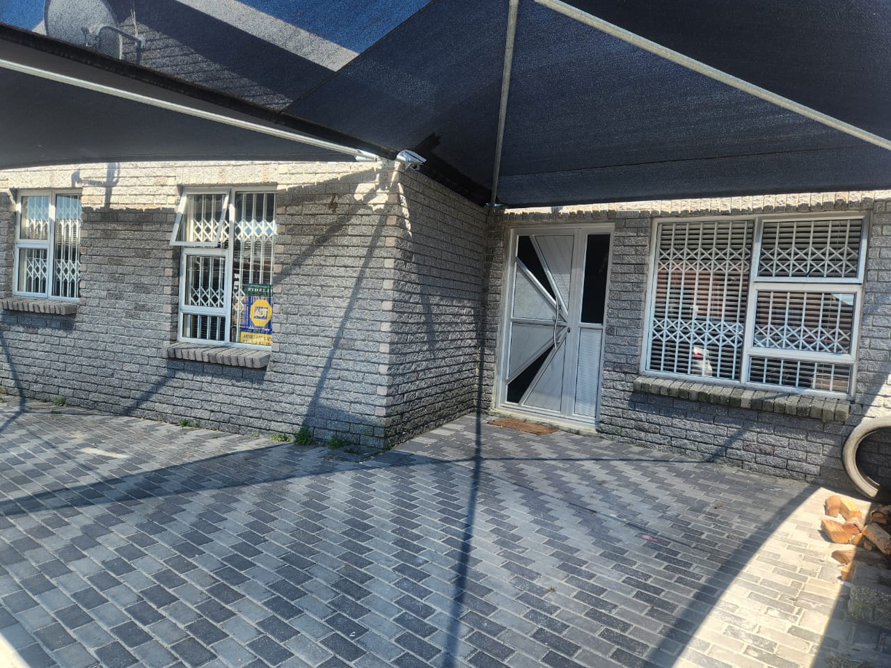 Montclair House For Sale Spacious lounge, large kitchen, entertaining