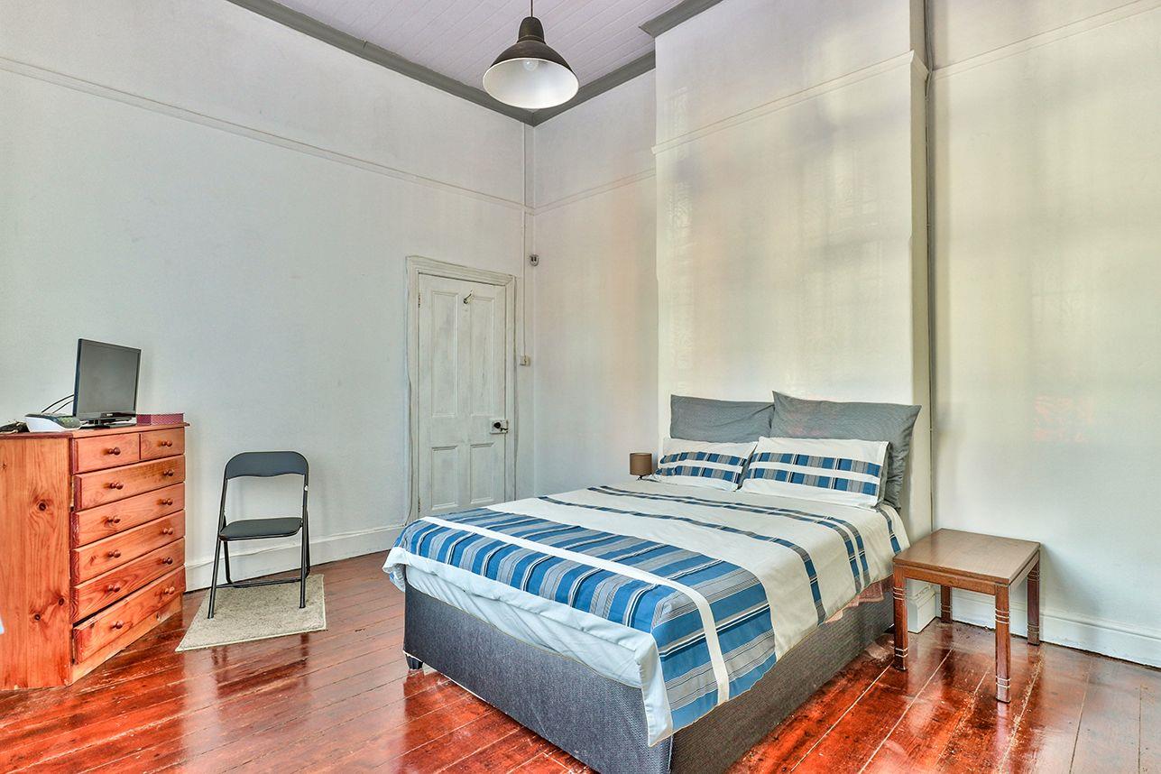 Woodstock House For Sale in Woodstock, Cape Town was listed for R2