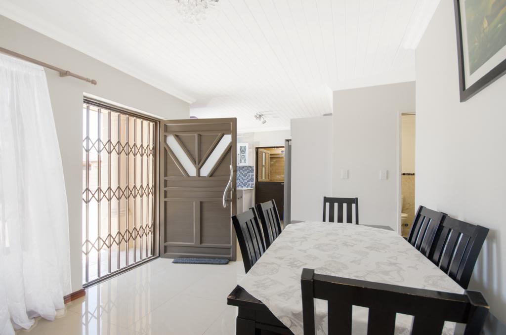 3 Bedroom House in Hagley, Kuils River For Sale for R 1,600,000 2204621