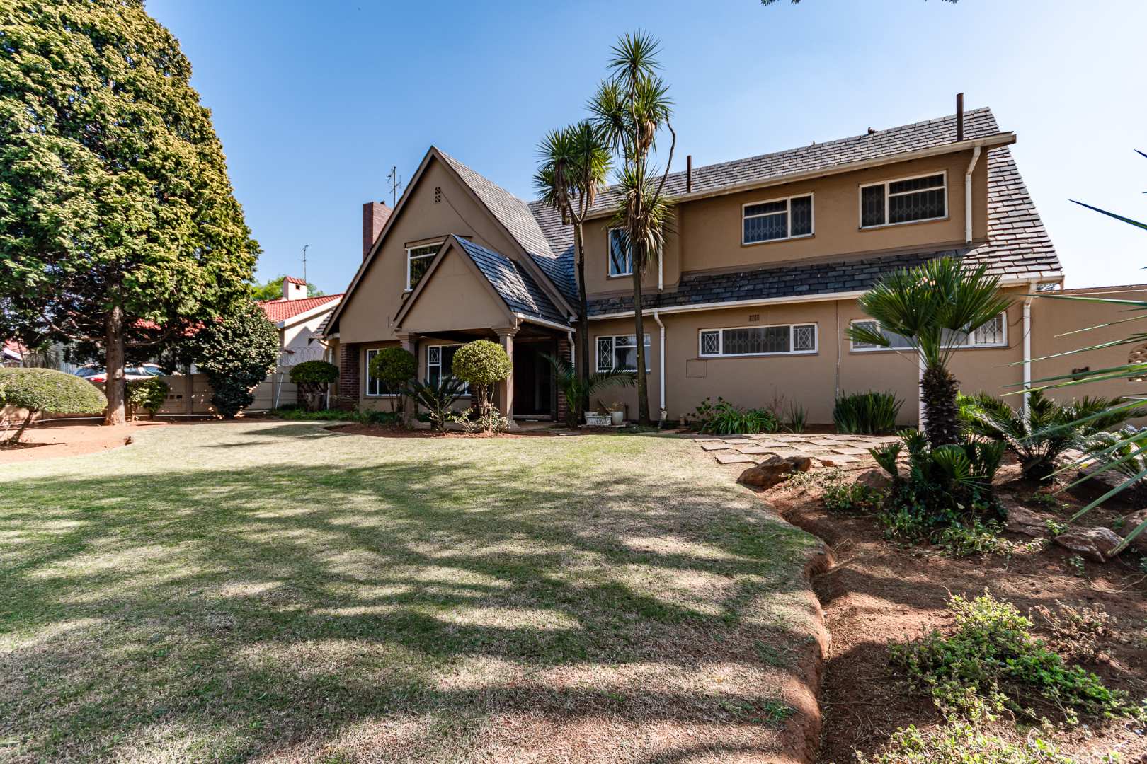 5 Bedroom House in Hazeldene, Germiston Sold for R 2,150,000 2060397