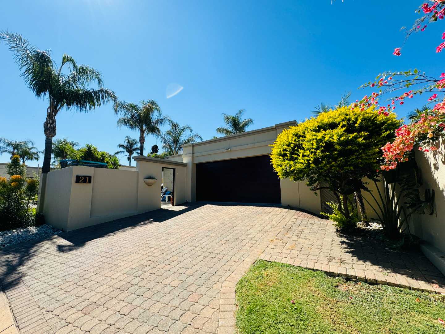 Chic Sunninghill Cluster with Pool, Garden & Kids Play Area For Sale