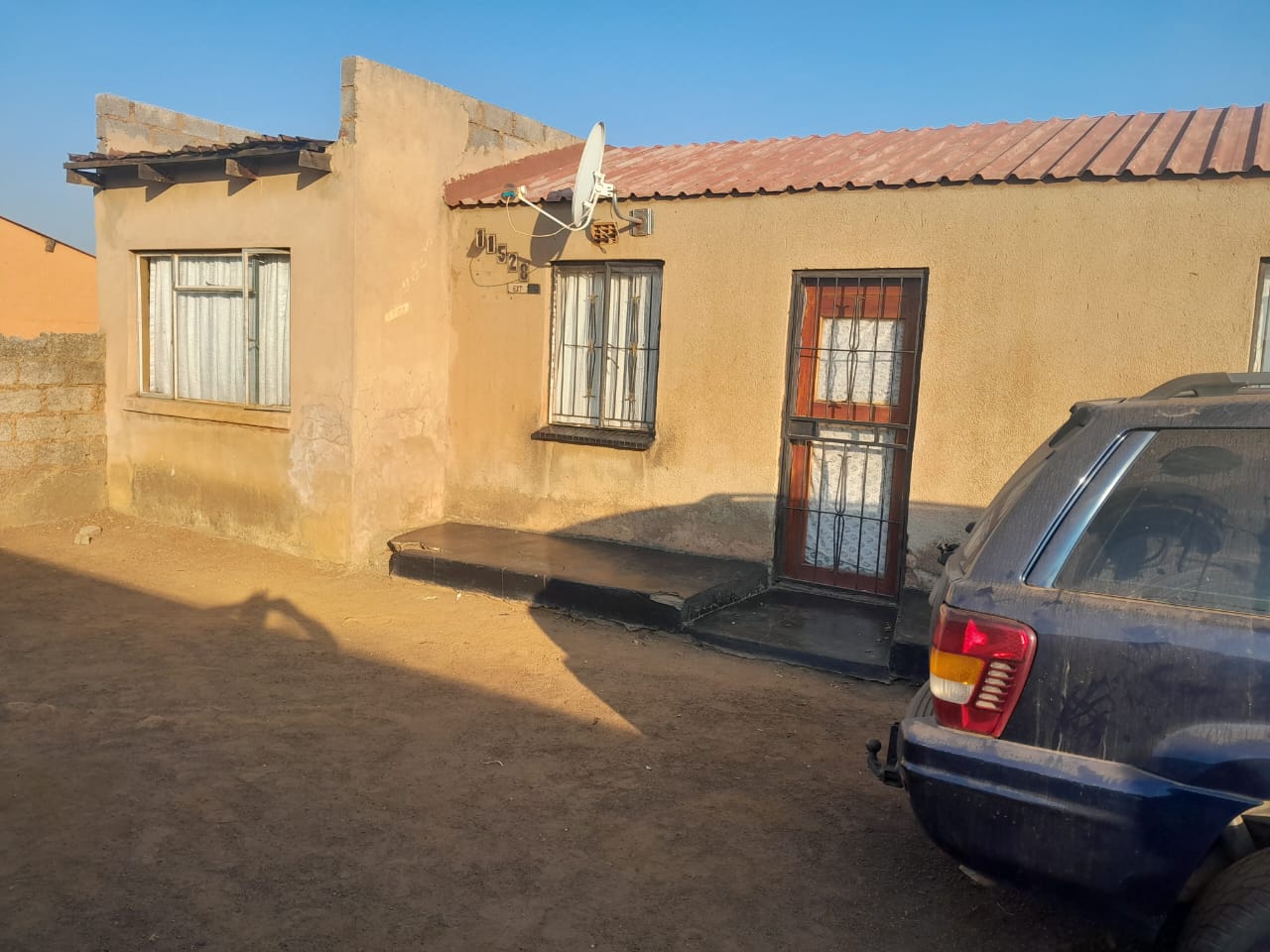 Spacious Palmridge House for Sale Roomy Garage, Close to Amenities