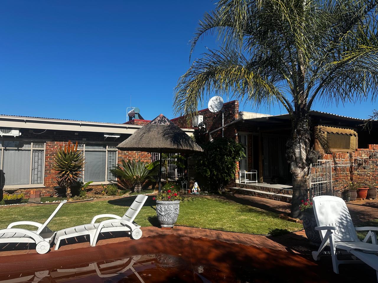 Universitas Ridge House For Sale 4 Beds, Pool, Hair Salon, Flatlet