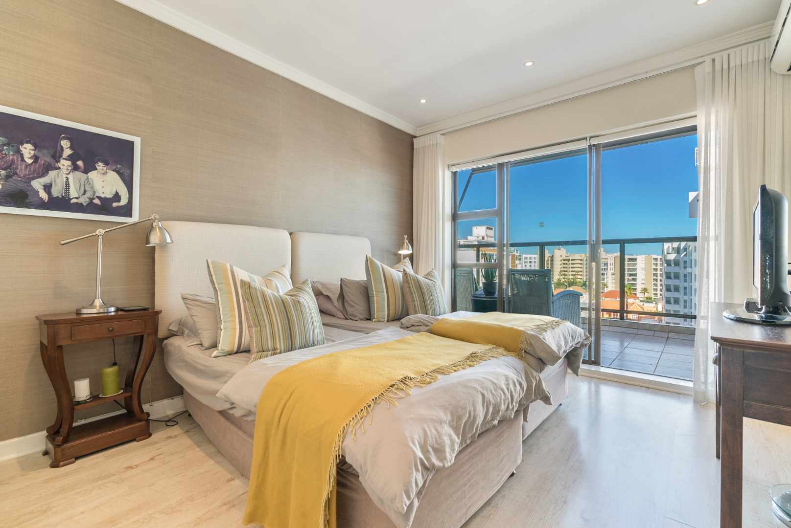 Sea Point Apartment For Sale in Sea Point, Cape Town was listed for