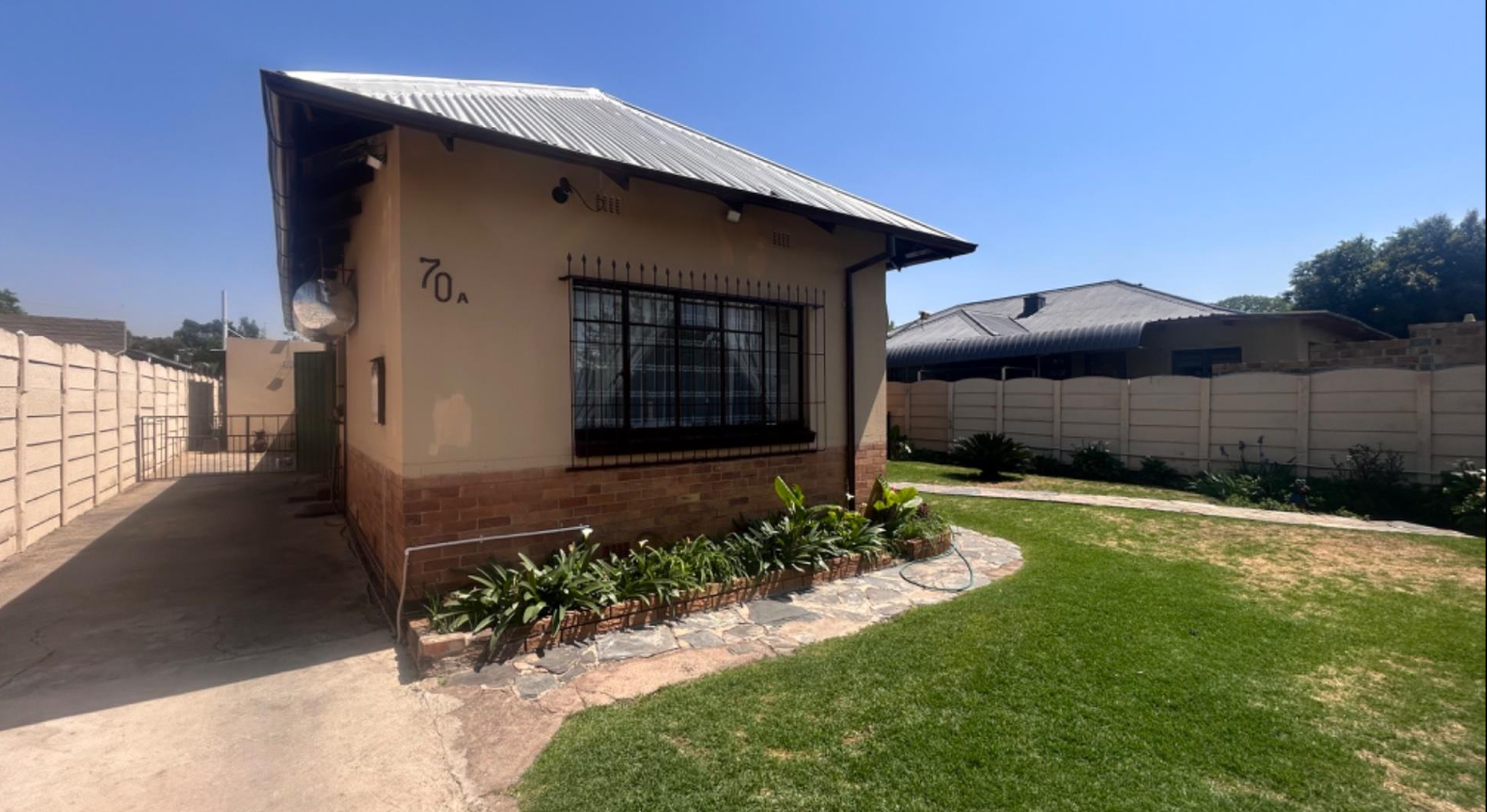 House for Sale in Alberton Central 3 bedrooms, staff room, secure