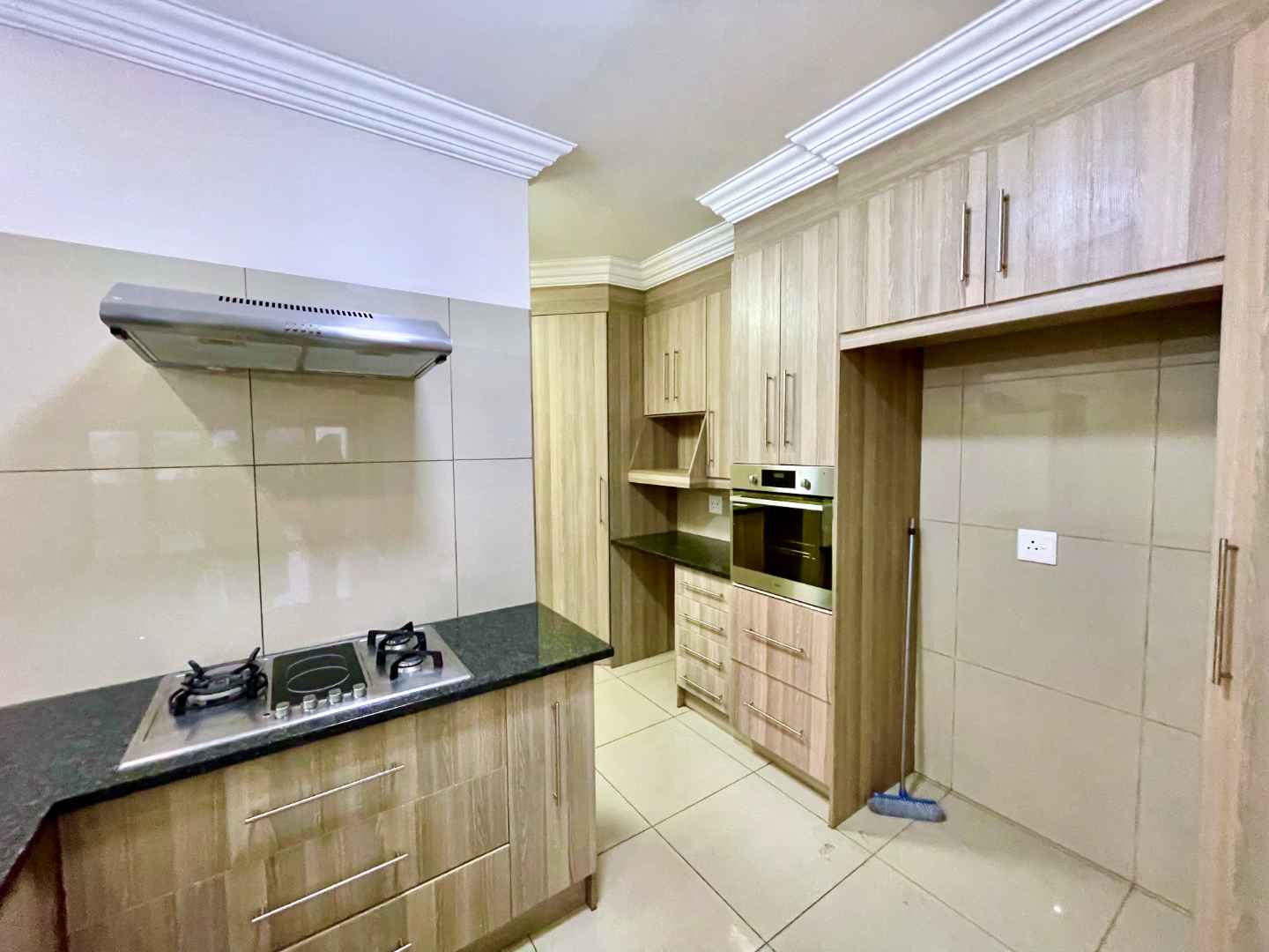 House To Rent in Hazeldean 3 bedrooms, openplan living, outdoor