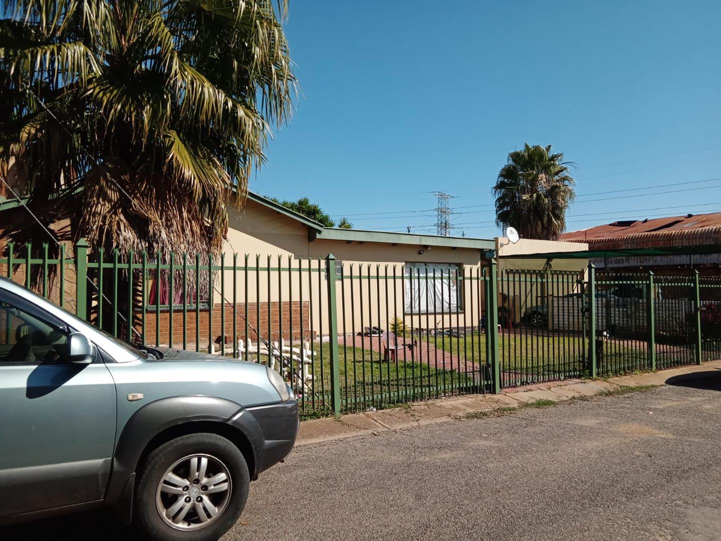 6 Bedroom House For Sale In East Lynne 150 Nuwe Ave 2029182 MyProperty 6-bedroom-house-for-sale-in-east-lynne-150-nuwe-ave-2029182-myproperty