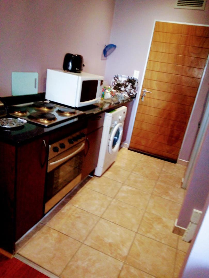 Apartment To Rent in Marshalltown Close to Carlton Center, schools