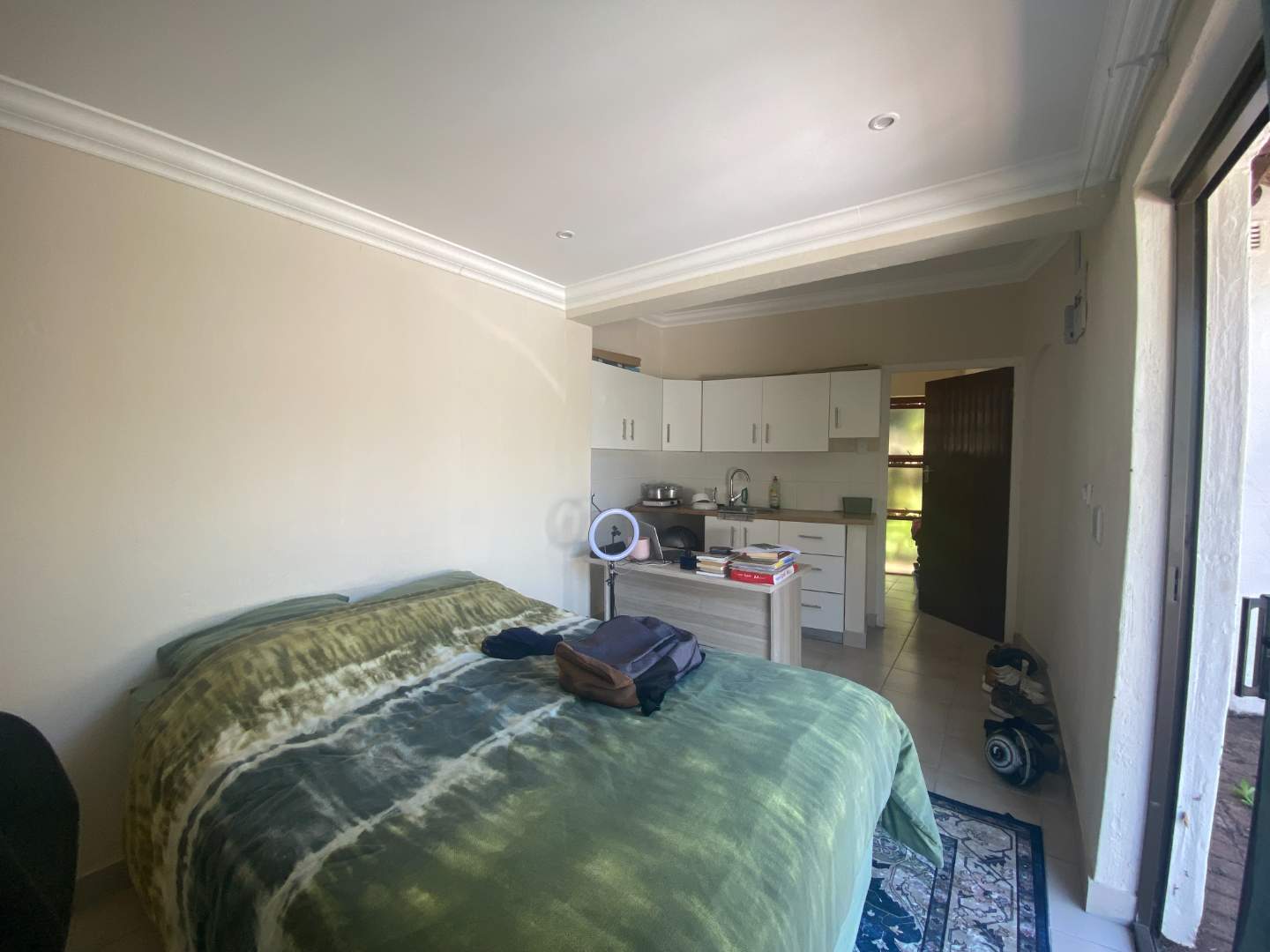 1 BED BACHELOR FLAT TO LET IN GILLITTS