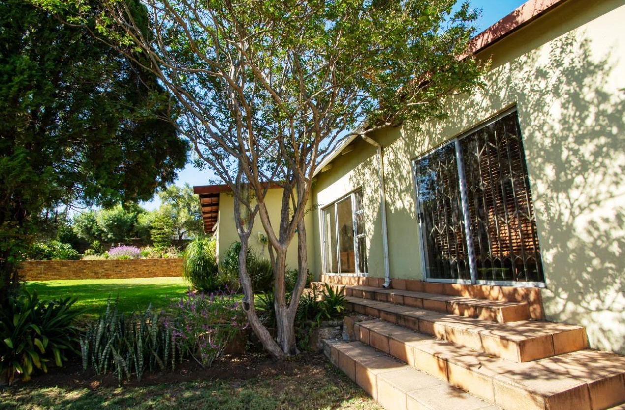 For Sale House in Alberton Central with spacious living areas, garage