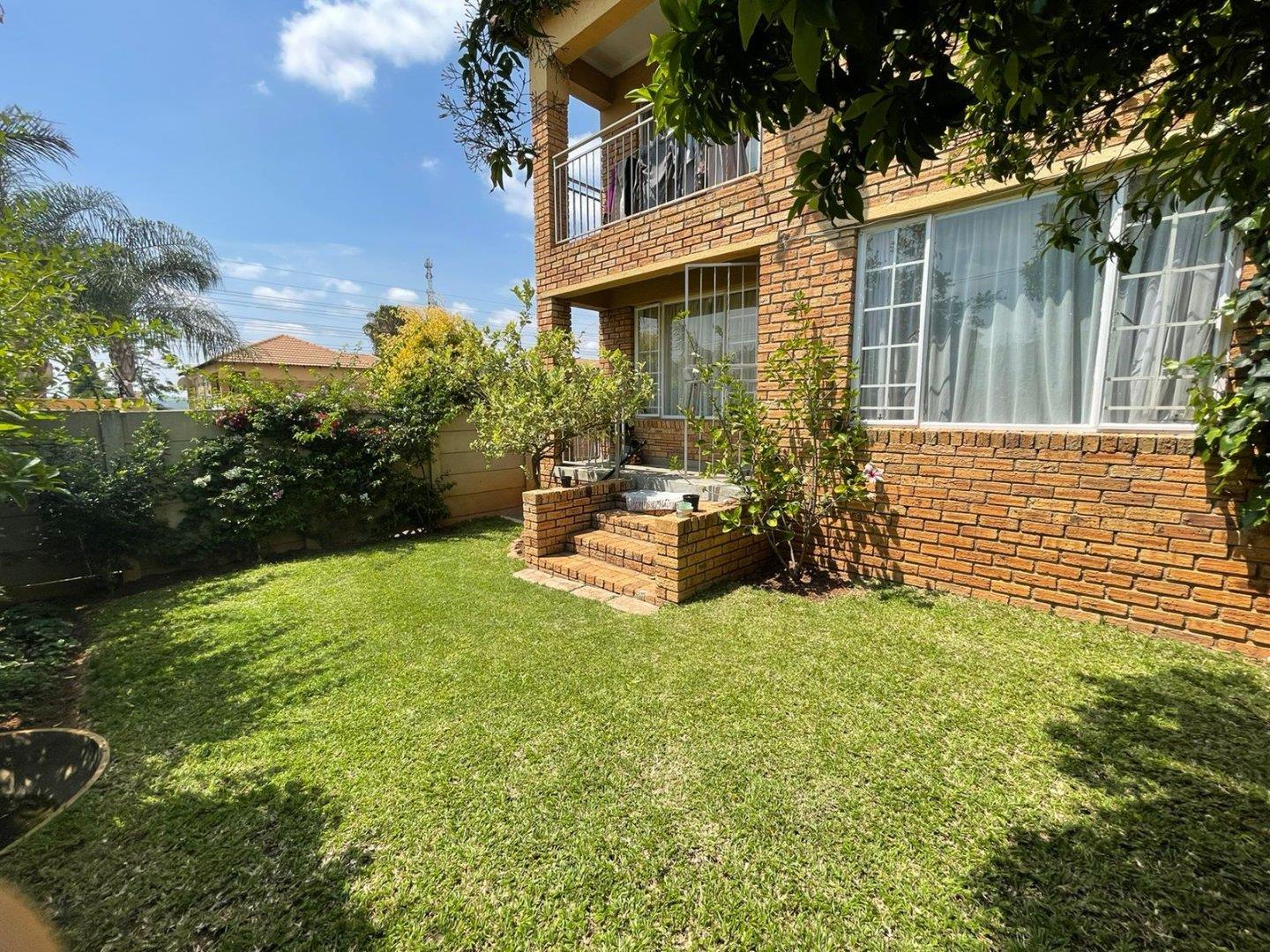 1 Bedroom Apartment For Sale in North Riding, 8 Hyperion Drive 1990017