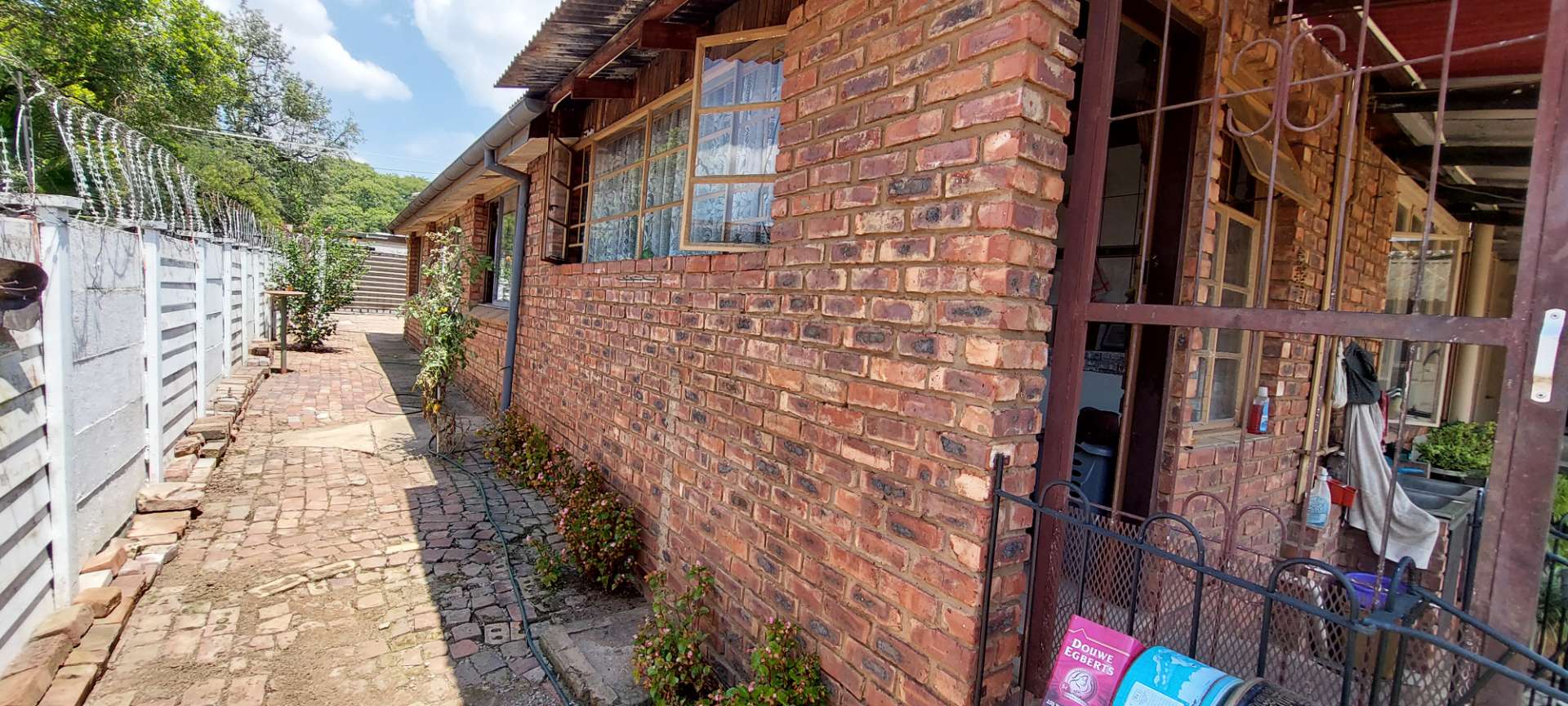 3 Bedroom House in Claremont, Pretoria For Sale for R 1,390,000 2218448