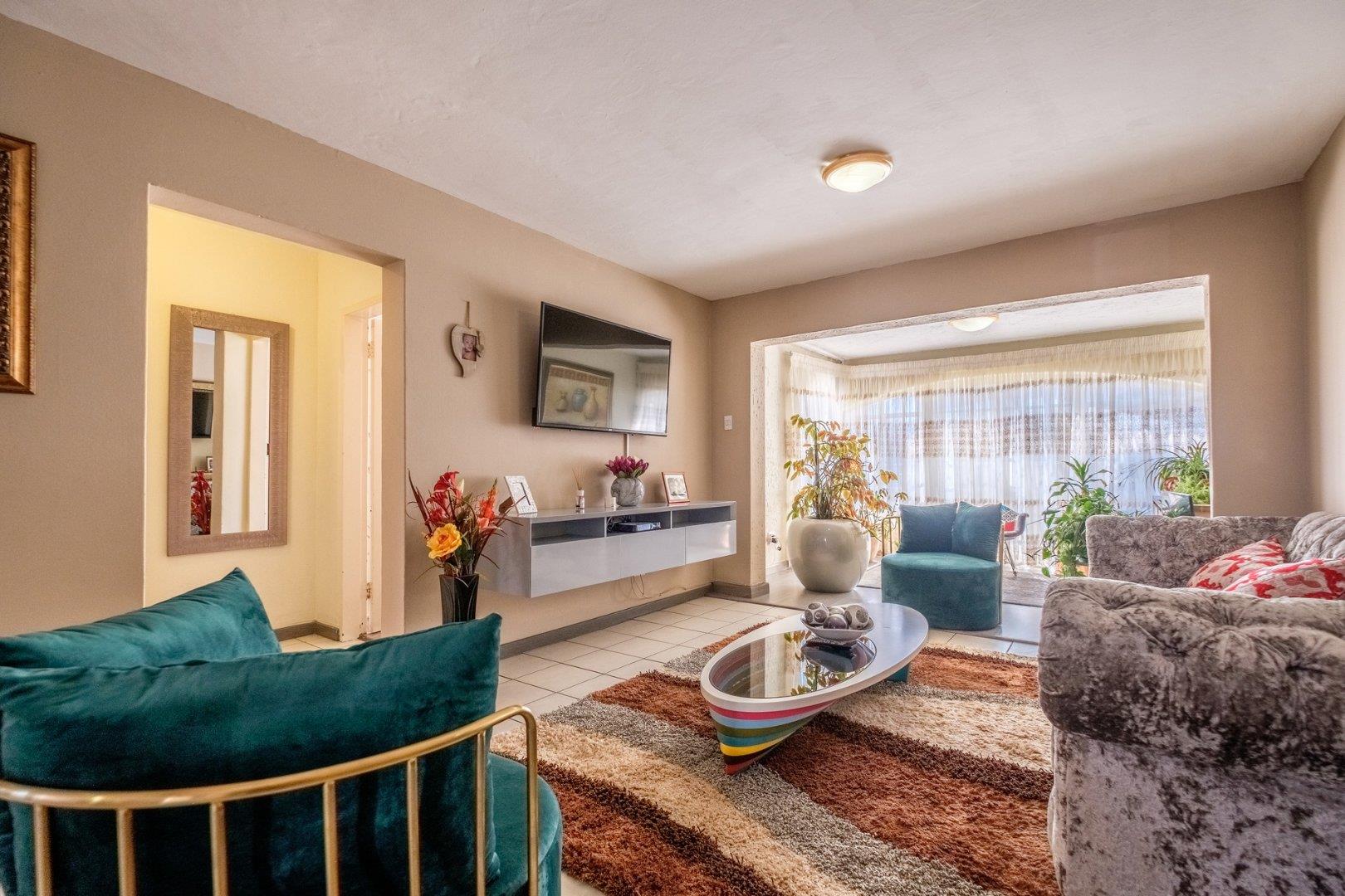 Modern Townhouse For Sale in Parkhill Gardens Top Security, Perfect