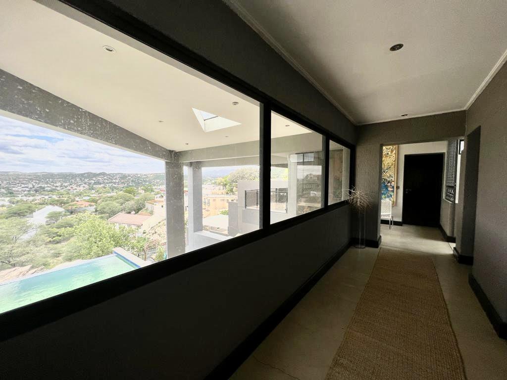 For Sale Klein Windhoek House with Spectacular Views, 4 Ensuite Bedrooms, Rim Flow Pool