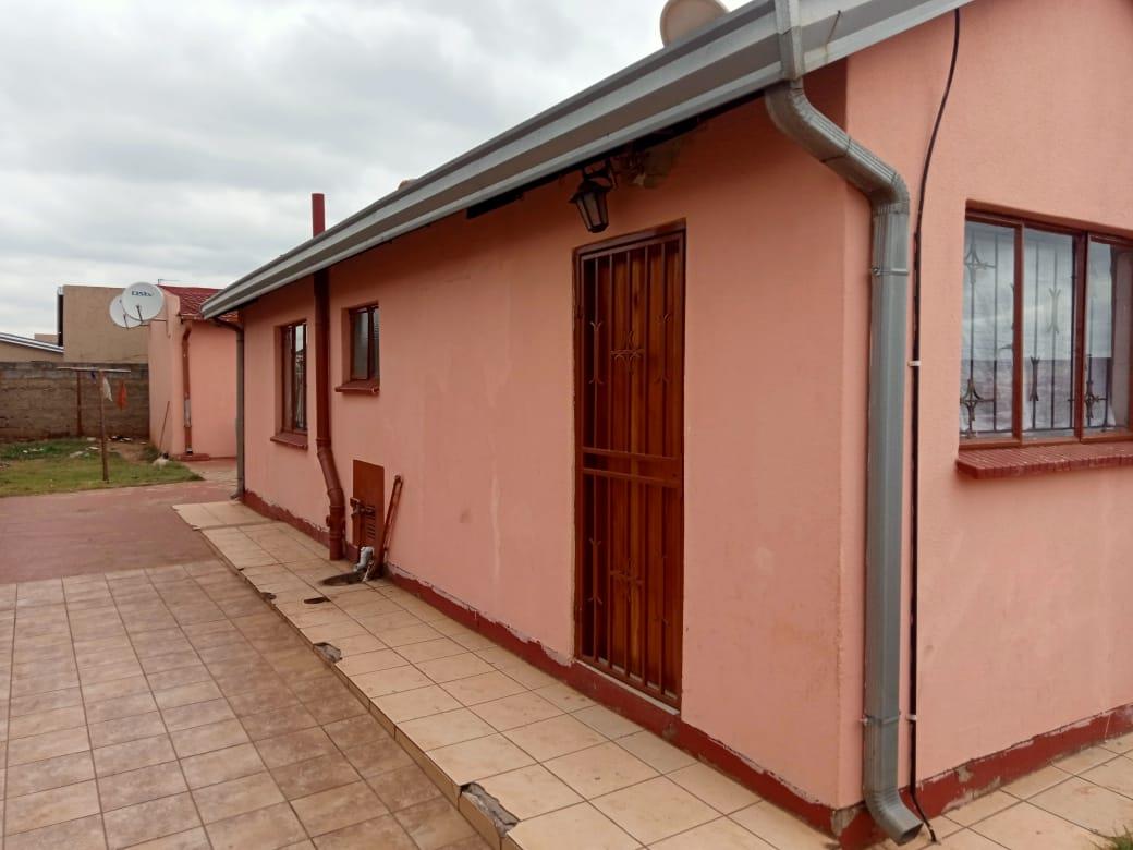2 Bedroom House in Tokoza For Sale R795,000 2169806