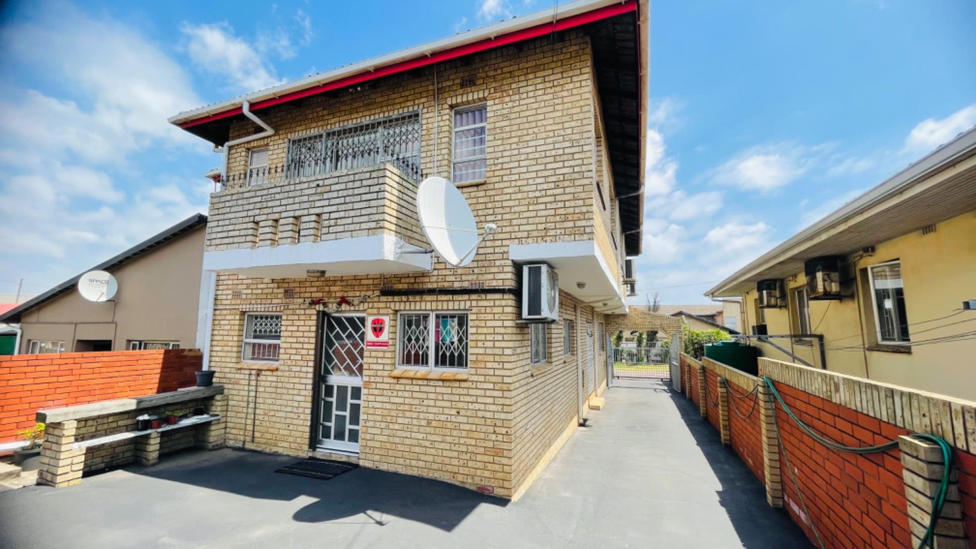 6 Bedroom House in Merebank, Durban For Sale for R 1,750,000 2197089