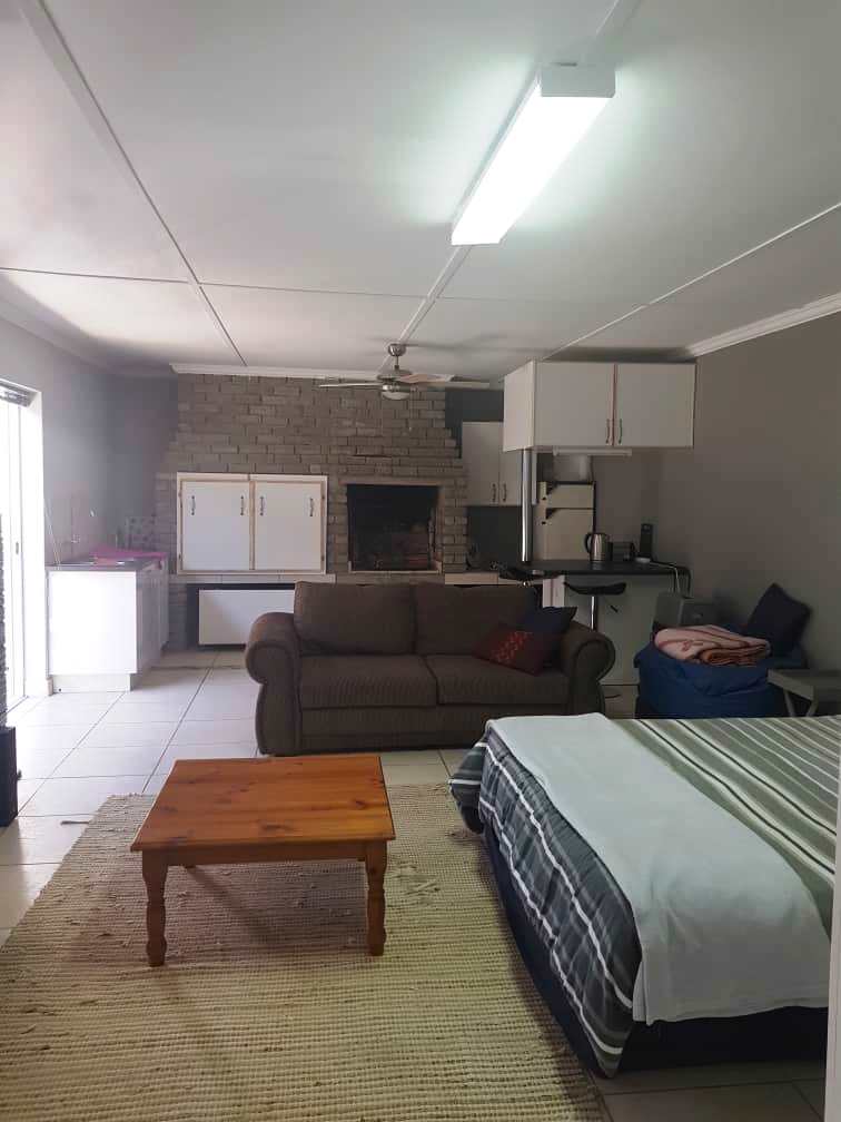 Bachelors flat - open kitchen - tv area and bedroom with BBQ